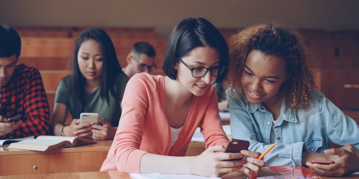 SLUK students using smartphones on campus